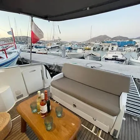 Botel Bizou Parikia (Paros)